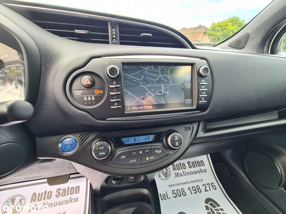 Toyota Yaris Hybrid 100 Premium - 14