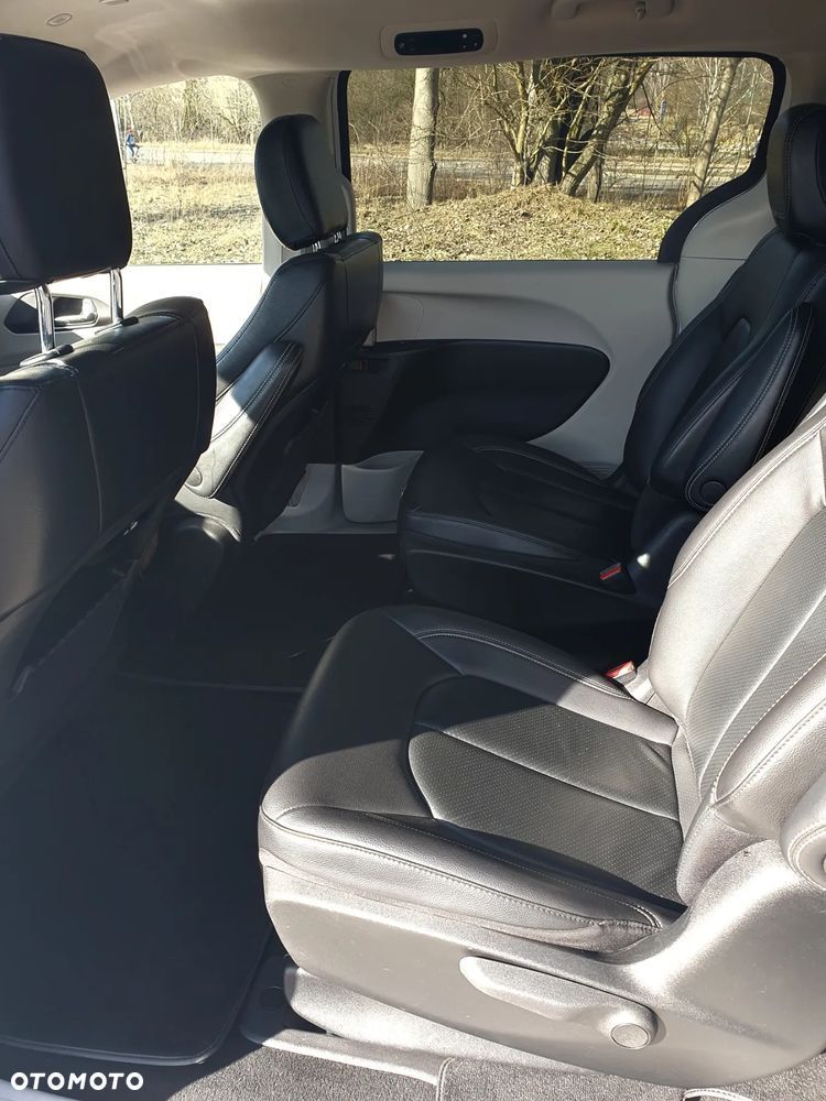 Chrysler Pacifica - 22