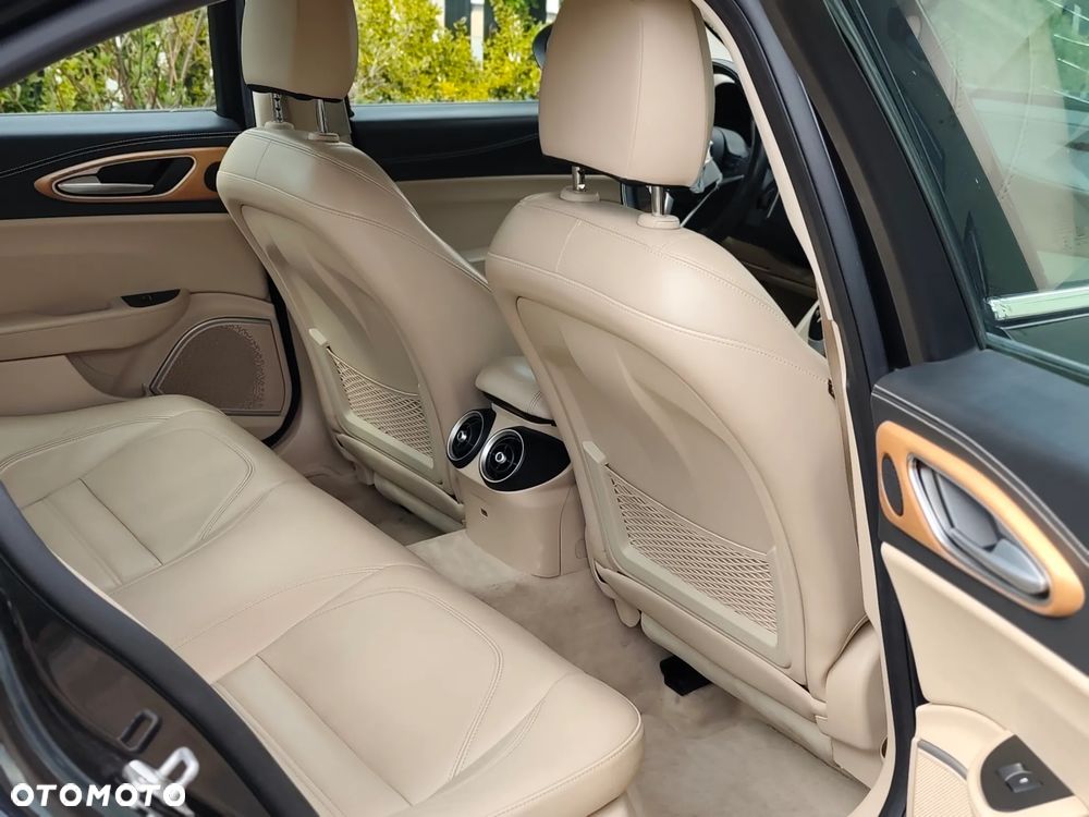 Alfa Romeo Giulia 2.0 Turbo Business - 12