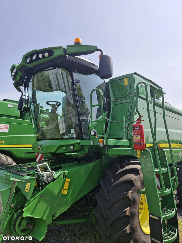 John Deere T560