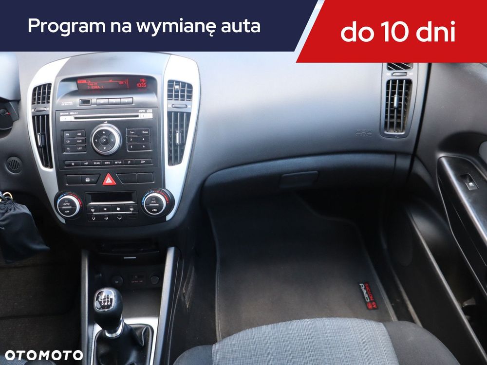 Kia Ceed - 10