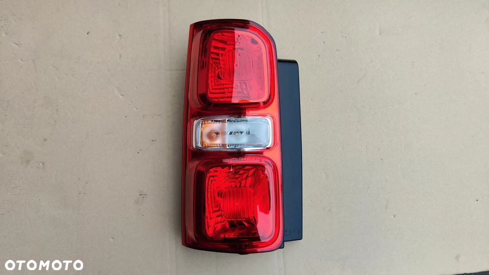 Proace Jumpy Expert 16- Lampa Tylna Lewa IDEAŁ Oryginał