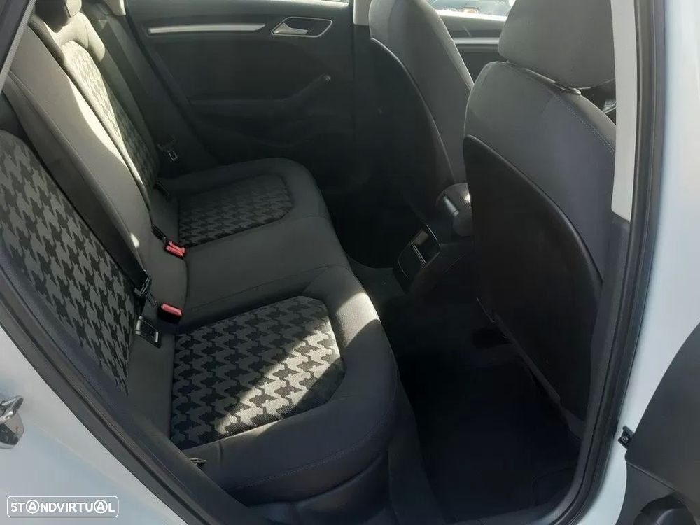 Audi A3 Sportback 1.6 TDI Advance Ultra - 17