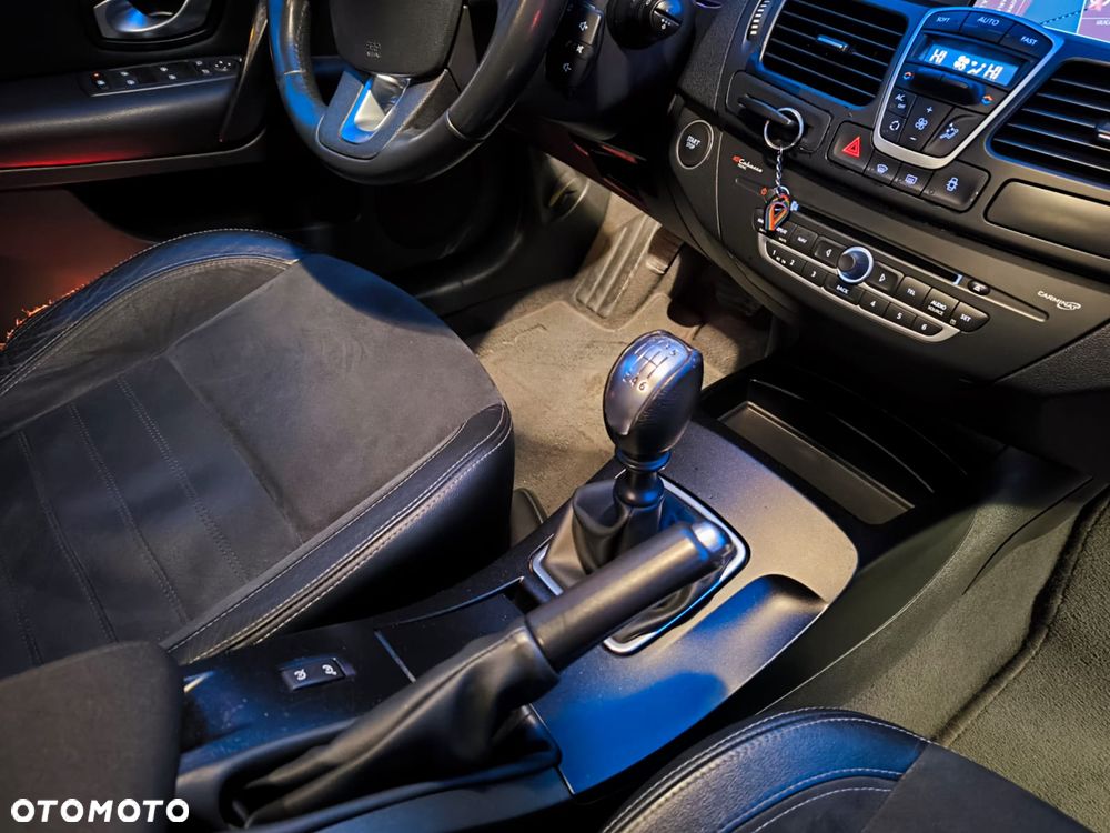 Renault Laguna dCi 110 FAP Limited - 17