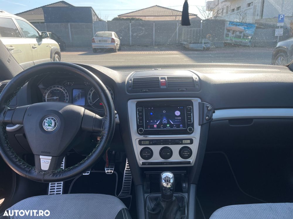 Skoda Octavia 2.0 TSI RS - 9