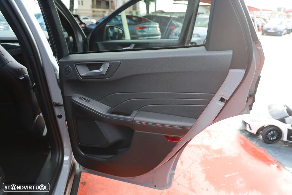 Ford Kuga 2.5 PHEV ST-Line X - 23