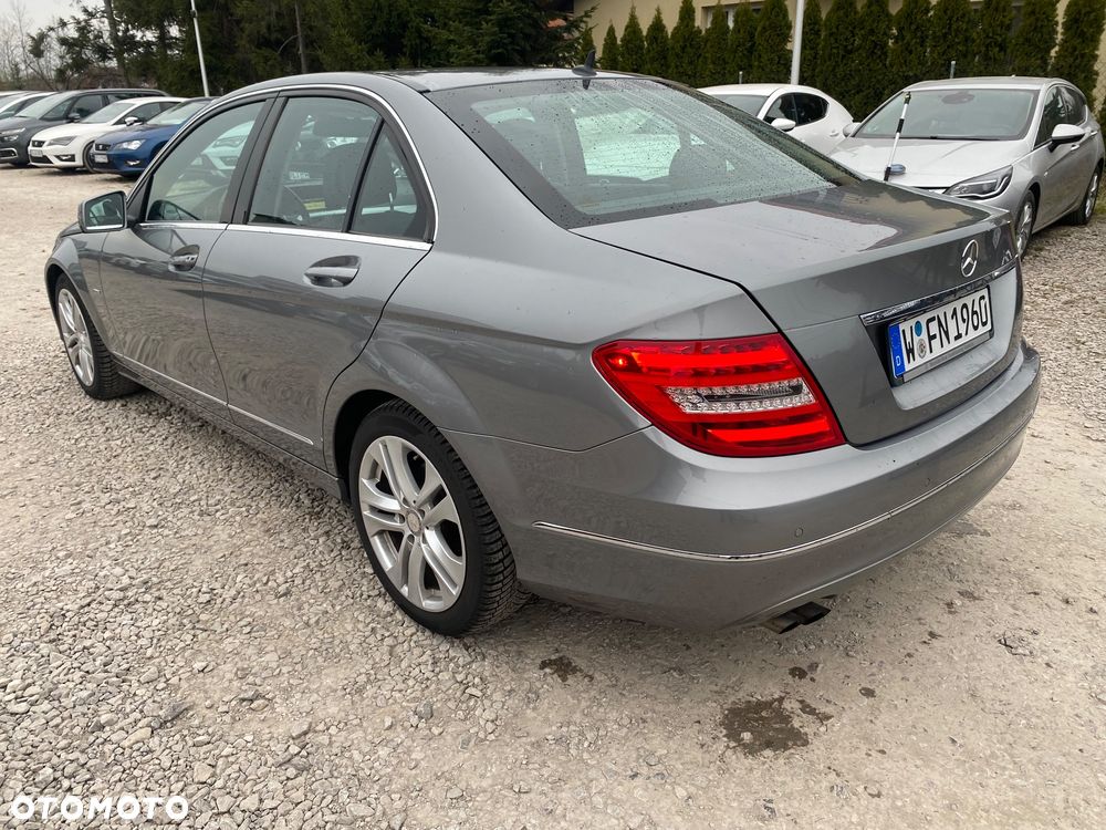 Mercedes-Benz Klasa C 180 CGI Automatik BlueEFFICIENCY Avantgarde - 39