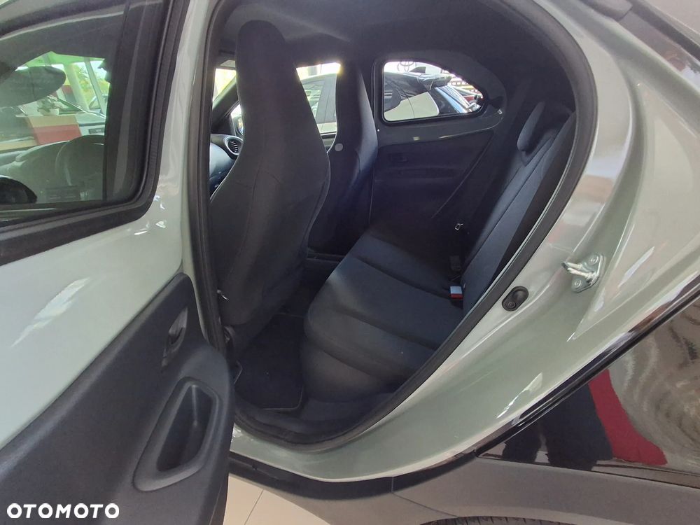 Toyota Aygo X Hybrid 1.5 Style e-CVT - 11