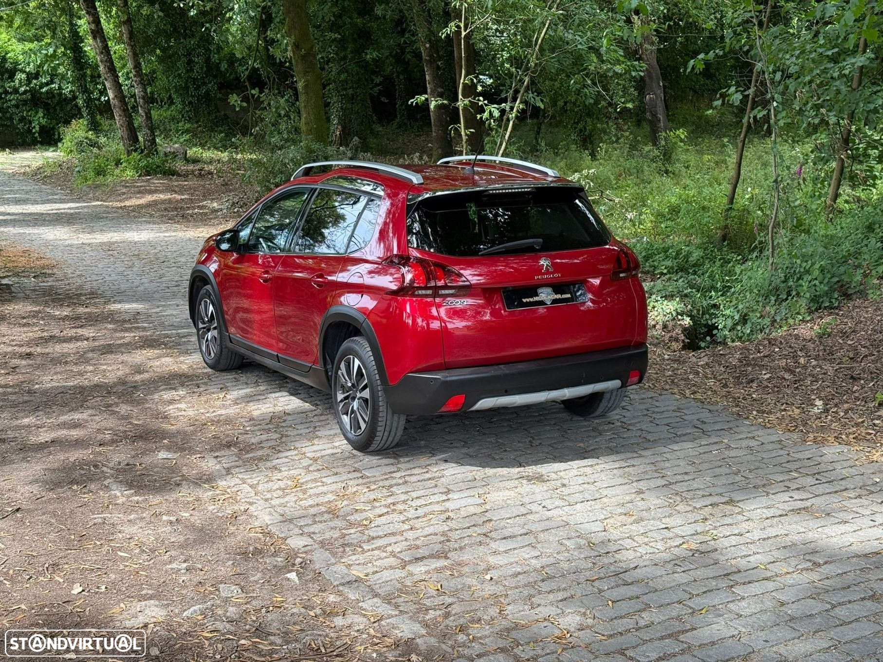 Peugeot 2008 1.2 PureTech Allure EAT6 - 26