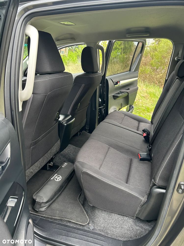 Toyota Hilux 4x4 Double Cab Autm Executive - 23