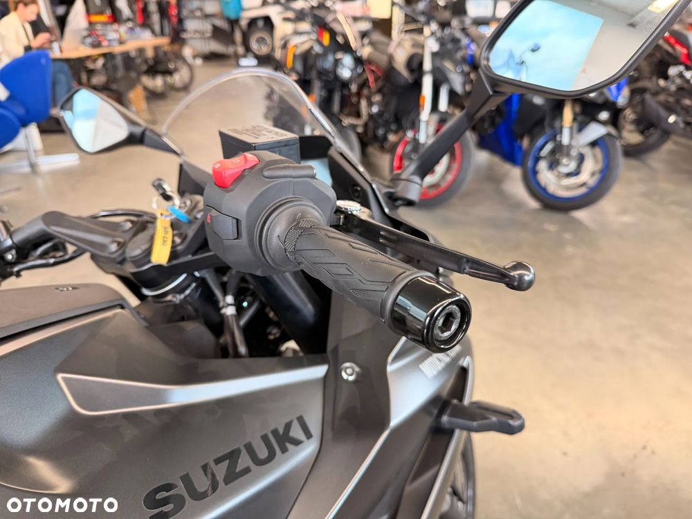Suzuki GSX - 8