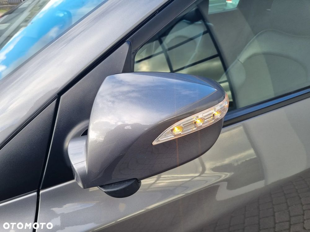 Hyundai ix35 1.6 2WD Fifa World Cup Edition - 29