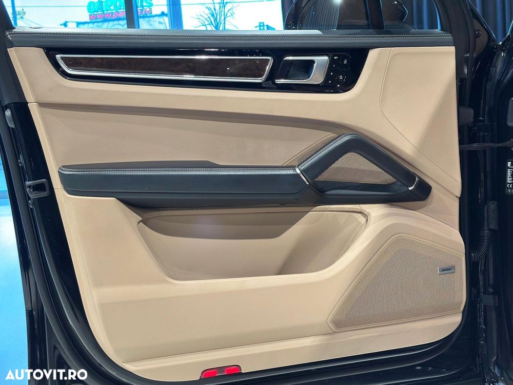 Porsche Cayenne - 21