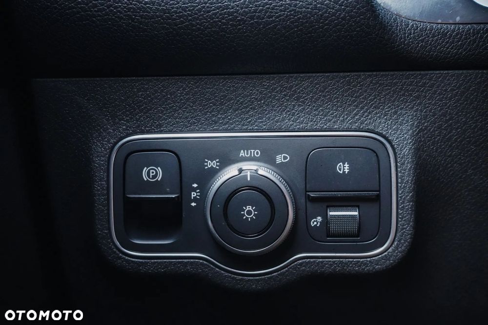 Mercedes-Benz GLB 200 d 8G-DCT Progressive - 29