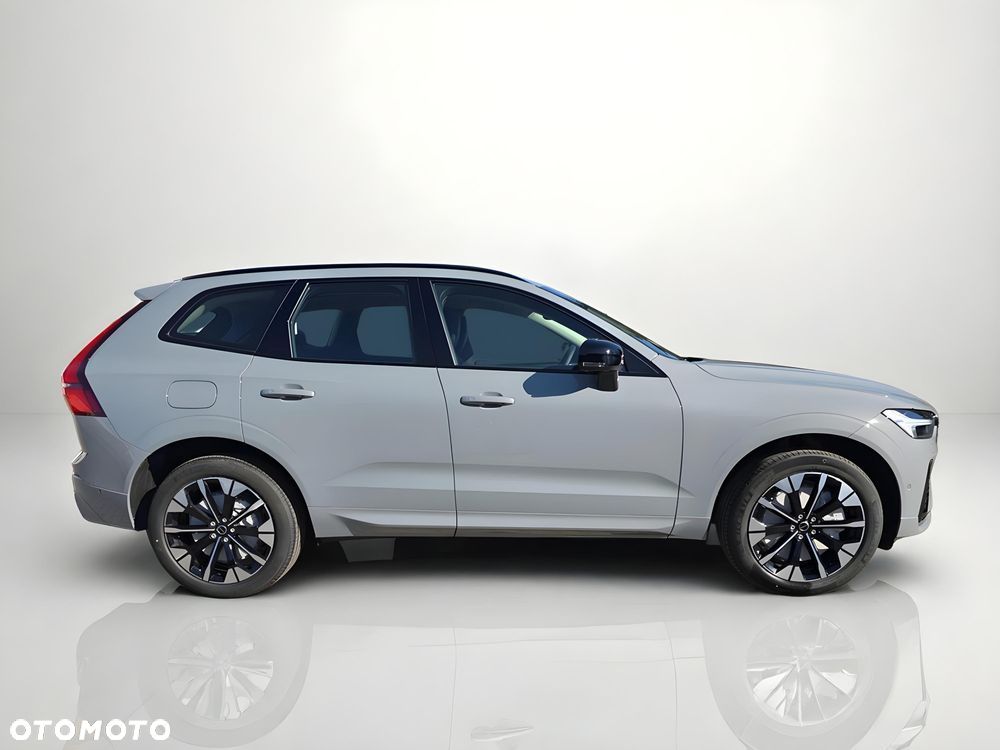 Volvo XC 60 T6 Plug-In Hybrid AWD Ultra Dark - 4