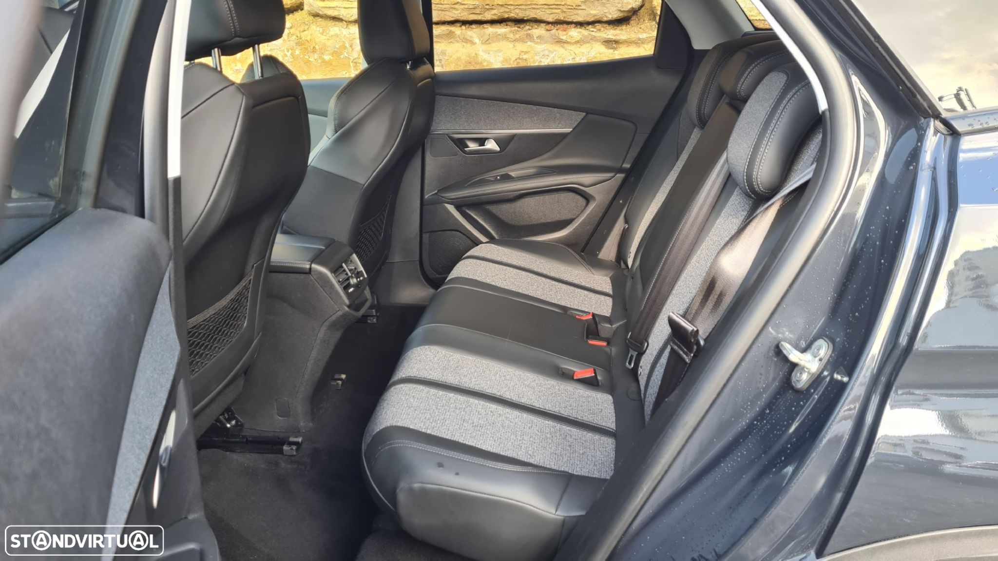 Peugeot 3008 1.5 BlueHDi Allure EAT8 - 36
