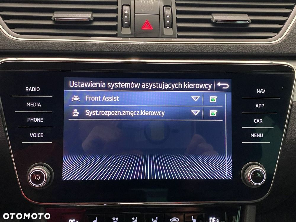 Skoda Superb 2.0 TDI SCR Ambition DSG - 22
