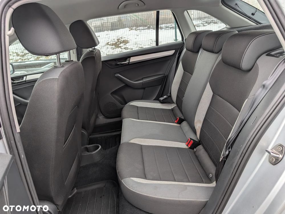 Skoda RAPID 1.0 TSI Active - 12