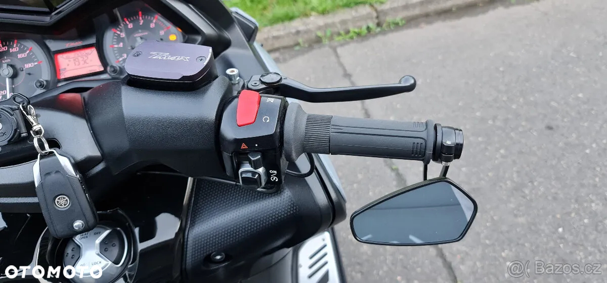 Yamaha Tmax - 16