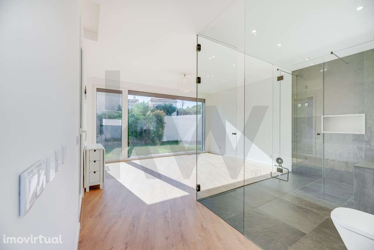 Entre Oeiras e Cascais, uma casa que eleva o conceito de viver bem. - Grande imagem: 3/60