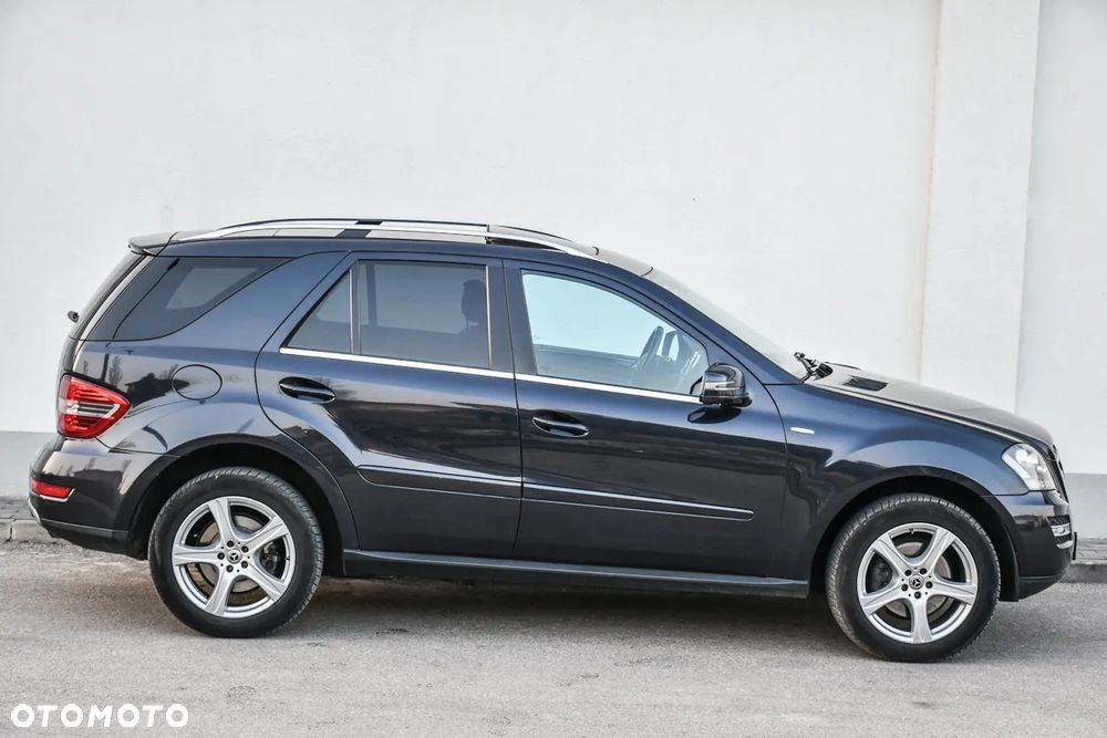 Mercedes-Benz ML 300 CDI 4Matic 7G-TRONIC DPF BlueEFFICIENCY Grand Edition - 17