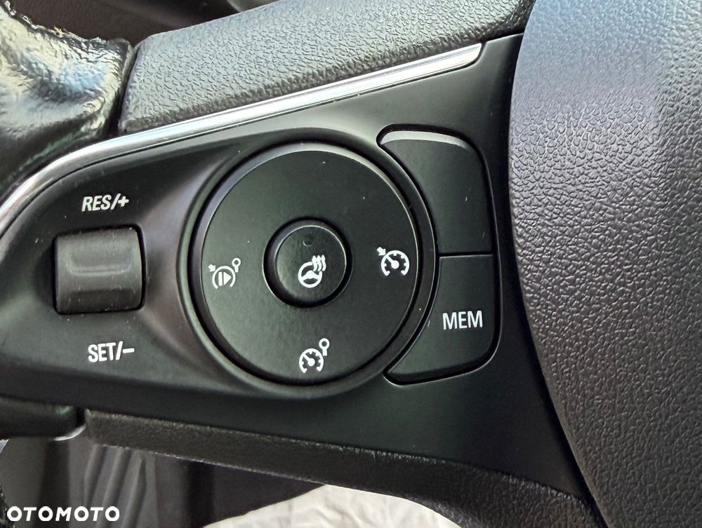 Opel Crossland X - 15