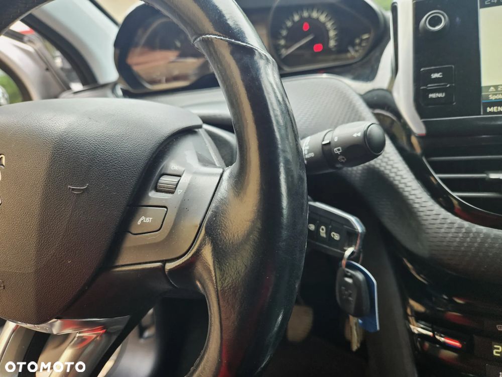 Peugeot 208 - 12