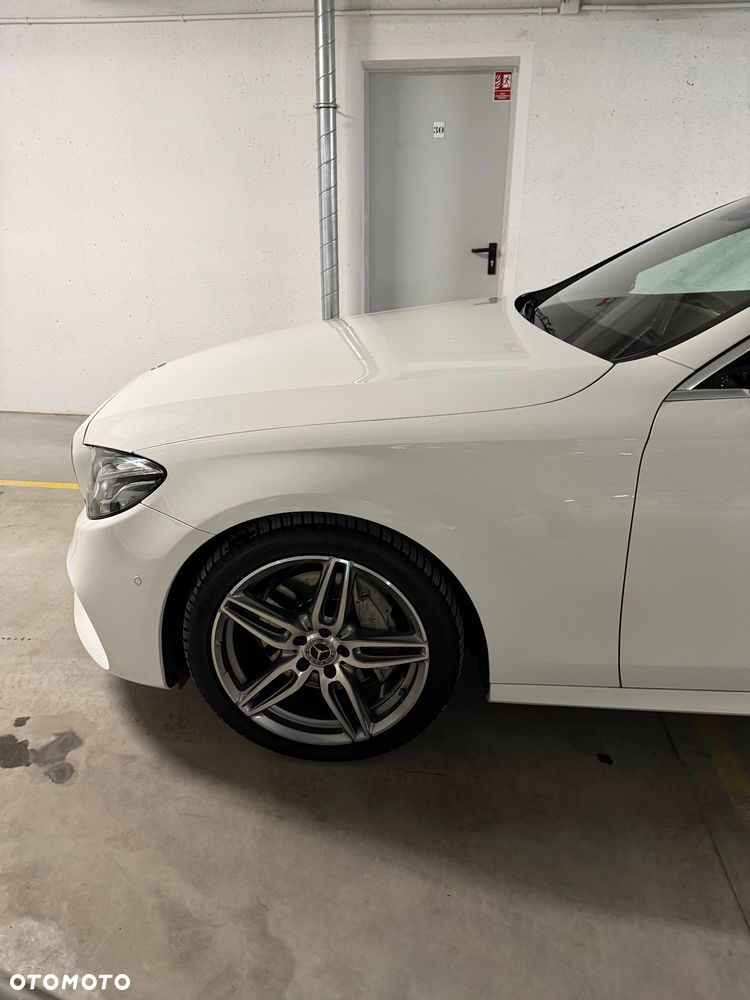 Mercedes-Benz Klasa E 220 d 4-Matic 9G-TRONIC - 19
