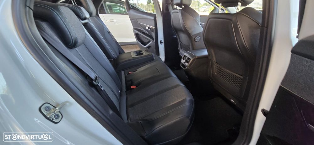 Peugeot 3008 1.6 Hybrid Allure e-EAT8 - 24