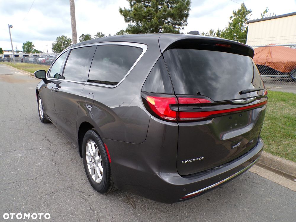 Chrysler Pacifica - 8