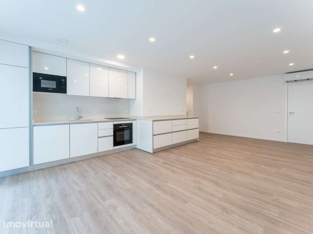 Apartamento T2 com garagem a 50 metros da praia- NOVO - Grande imagem: 3/47