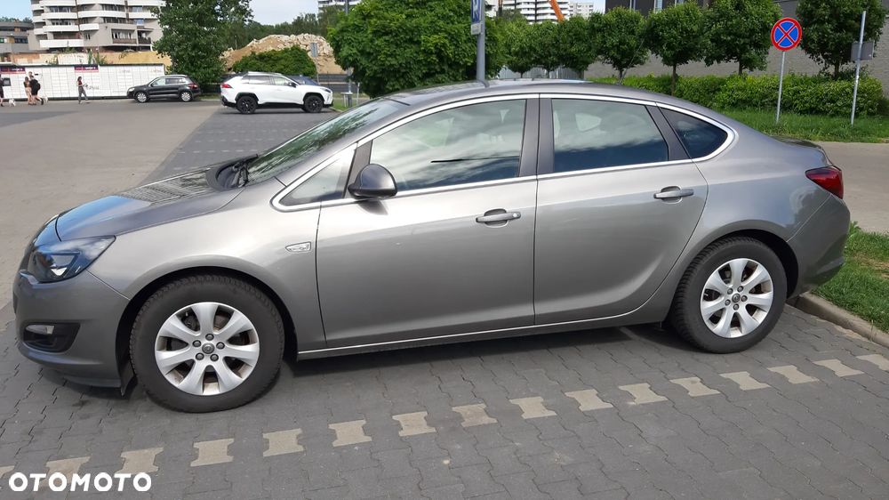 Opel Astra 1.4 T Business EU6 - 8