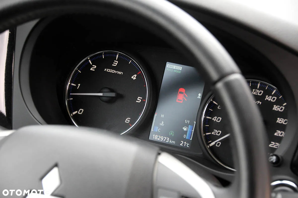 Mitsubishi Outlander 2.2 DID Intense + 4WD - 32