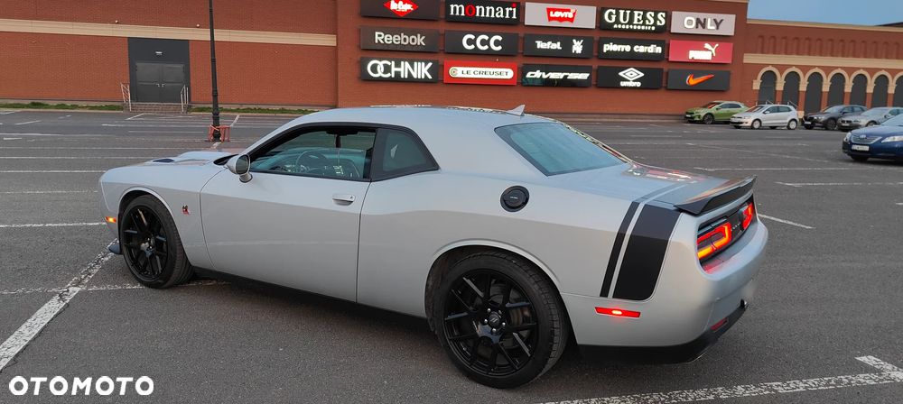 Dodge Challenger - 38