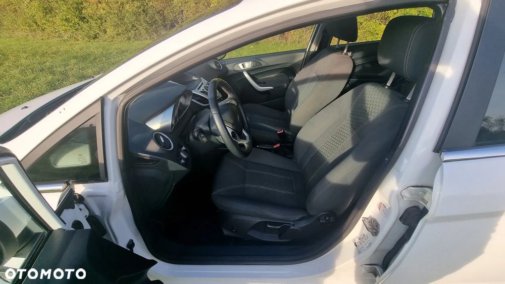 Ford Fiesta - 21