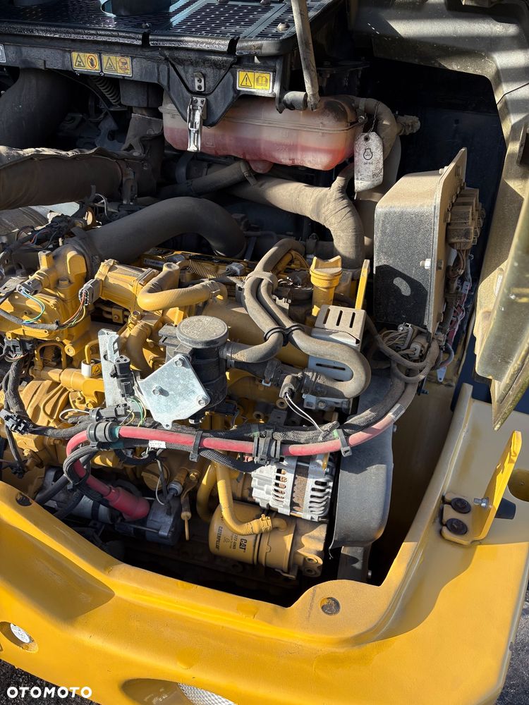 Caterpillar 906M - 7