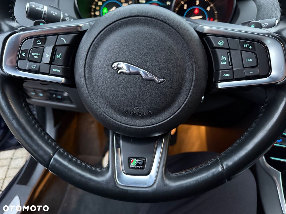 Jaguar XE 20d R-Sport - 29