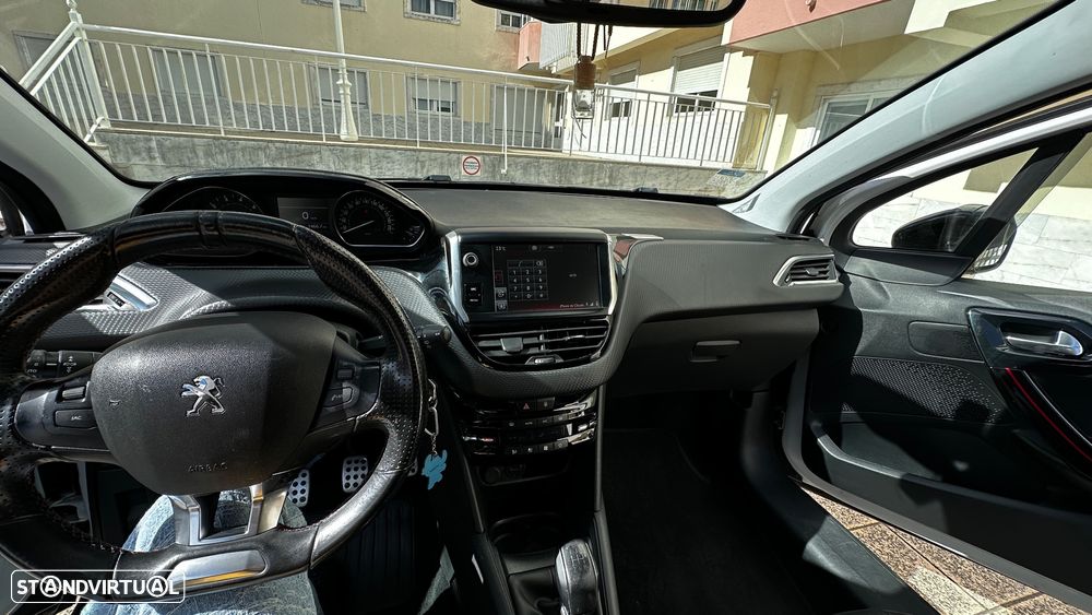 Peugeot 208 1.2 PureTech GT Line - 13