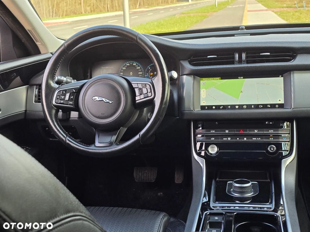 Jaguar XF 20d AWD Prestige - 27