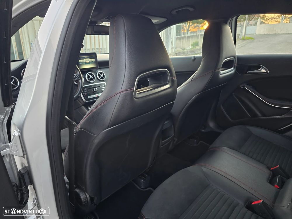 Mercedes-Benz A 180 AMG Line - 21