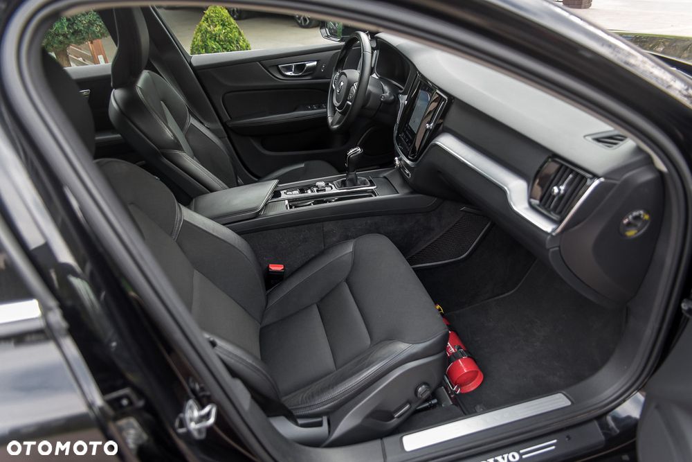 Volvo V60 D3 Drive-E Momentum - 27