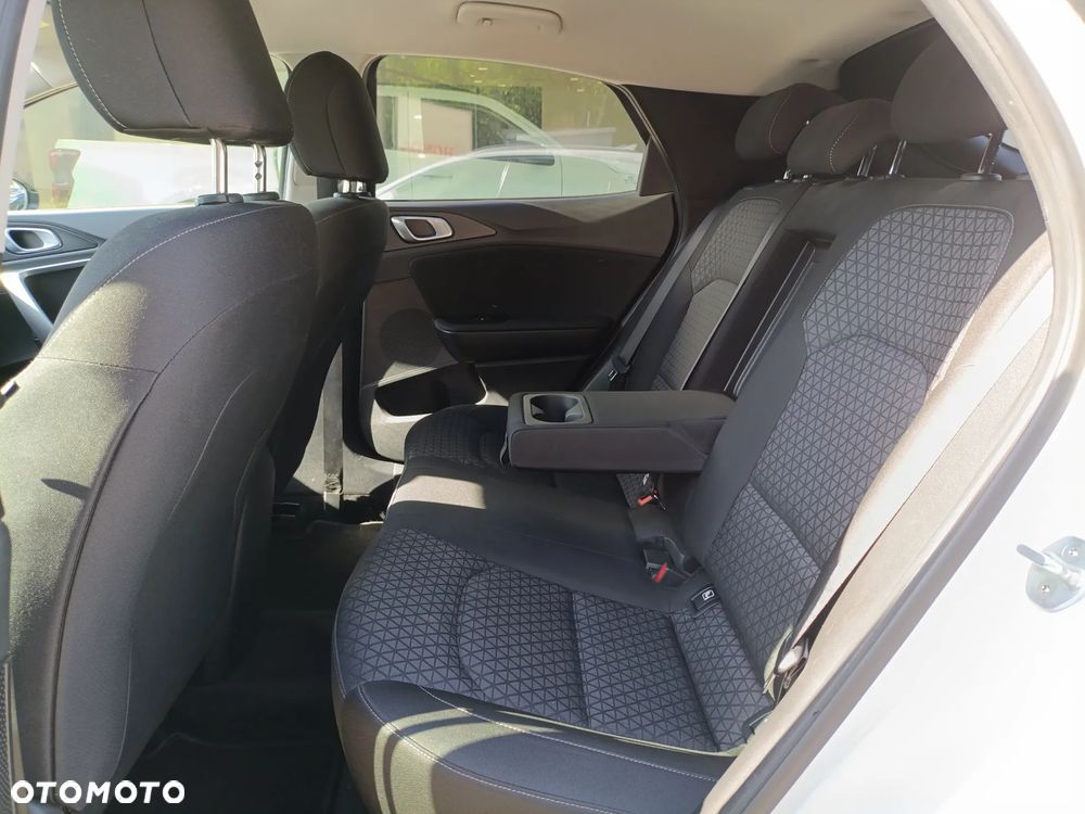 Kia XCeed 1.5 T-GDI M - 13