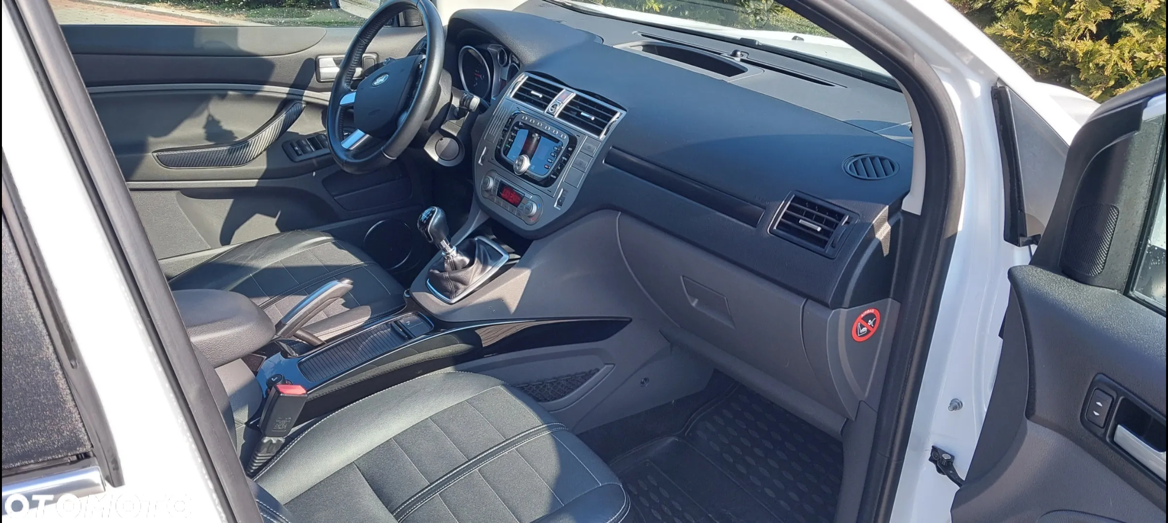Ford Kuga 2.0 TDCi 2x4 Titanium - 3