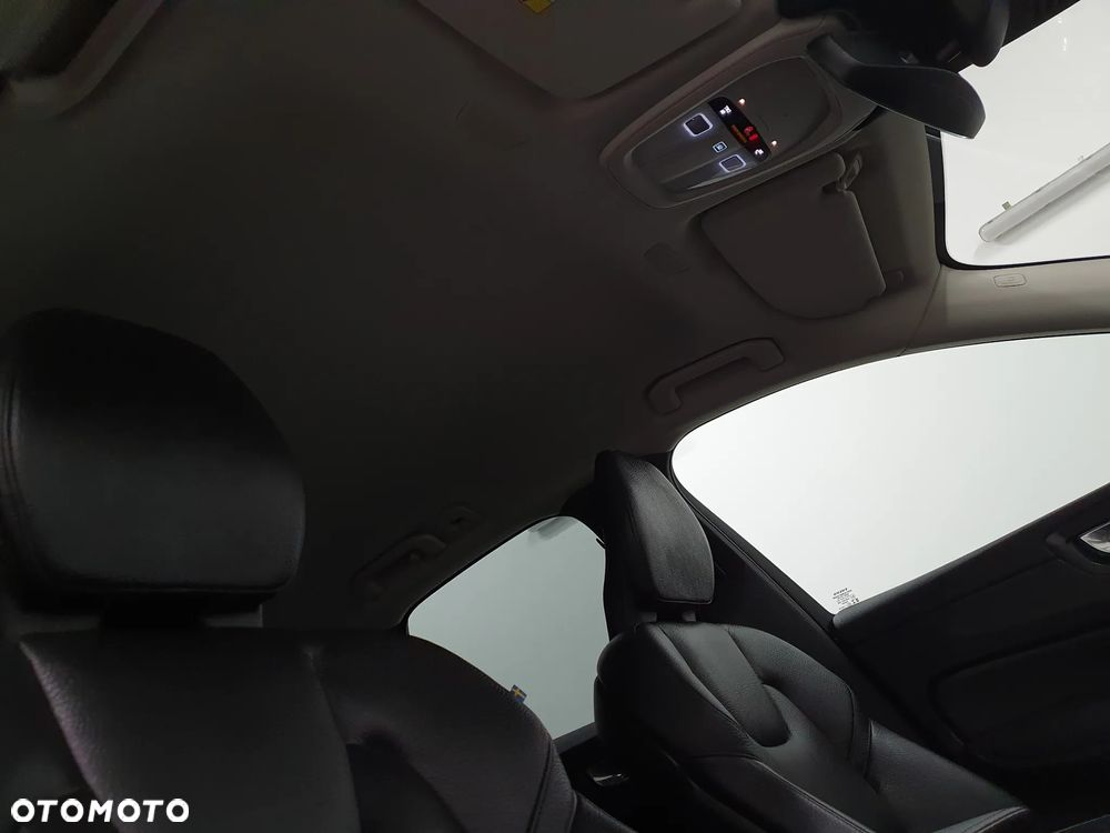 Volvo XC 60 B4 D AWD Ultimate Dark - 27