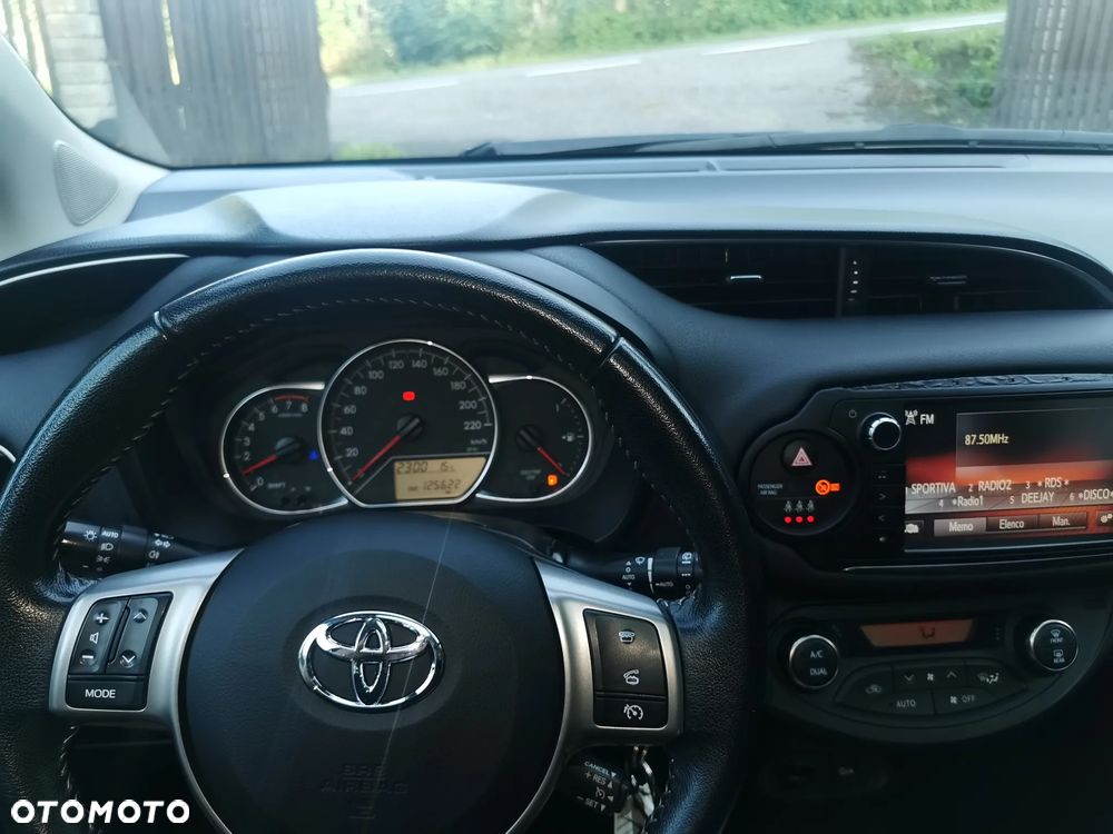 Toyota Yaris 1.33 VVT-i Lounge - 11