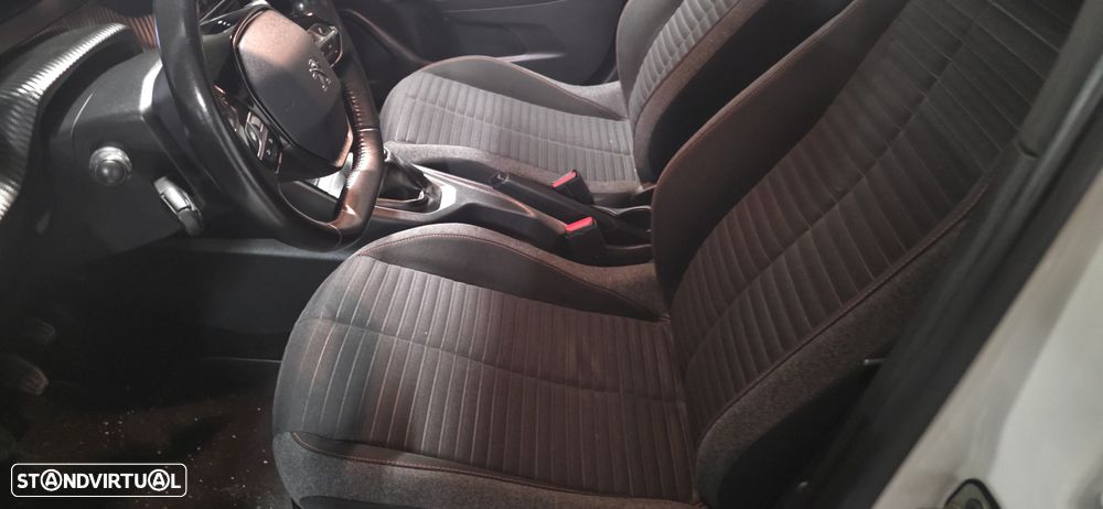 Peugeot 2008 1.2 PureTech Active Pack - 12