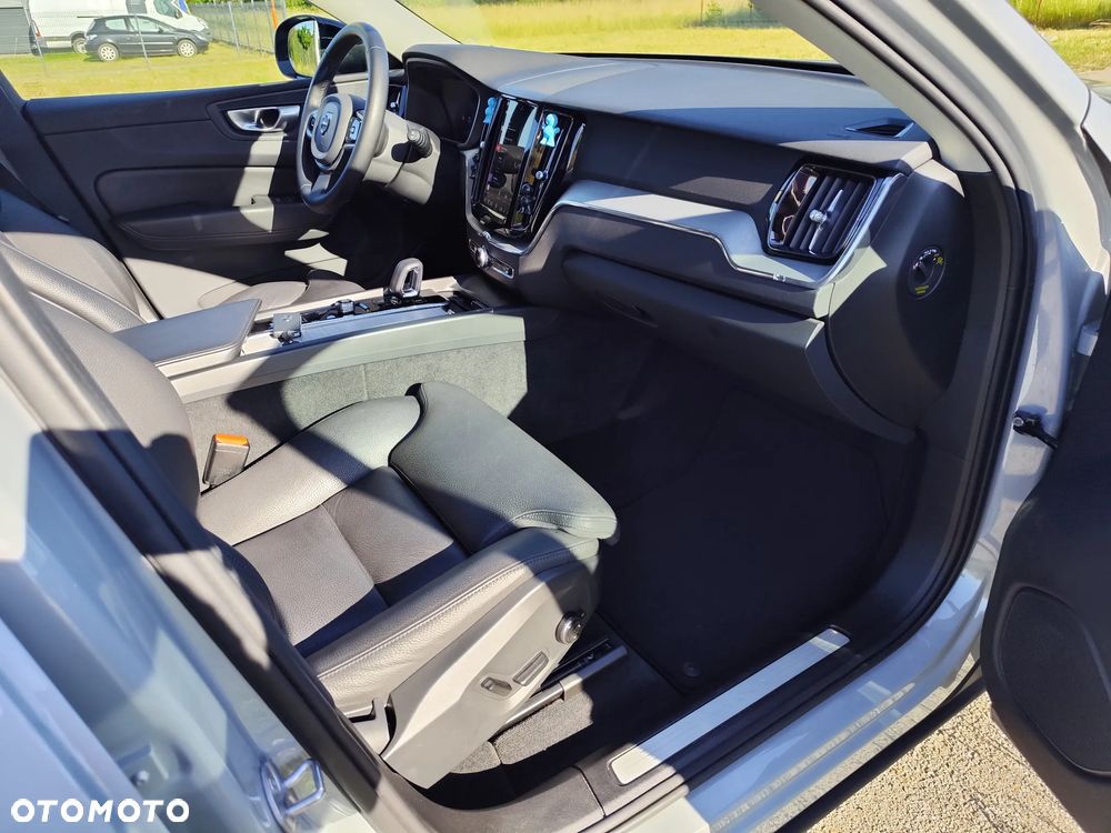 Volvo XC 60 B5 B AWD Essential - 20