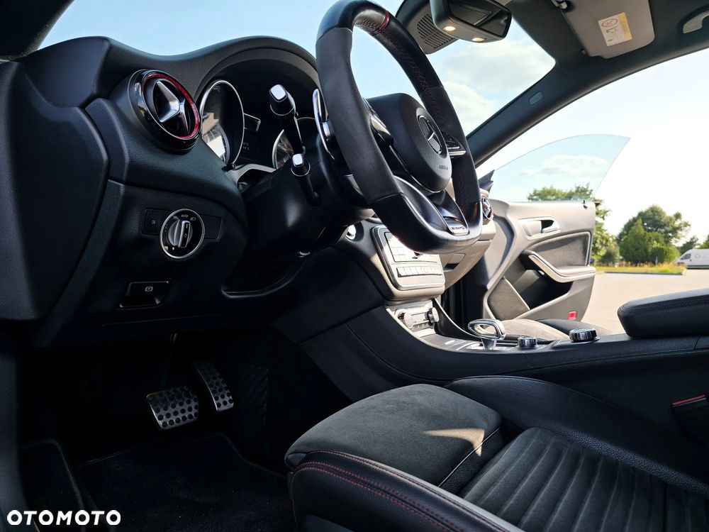 Mercedes-Benz CLA AMG 45 4Matic 7G-DCT - 20