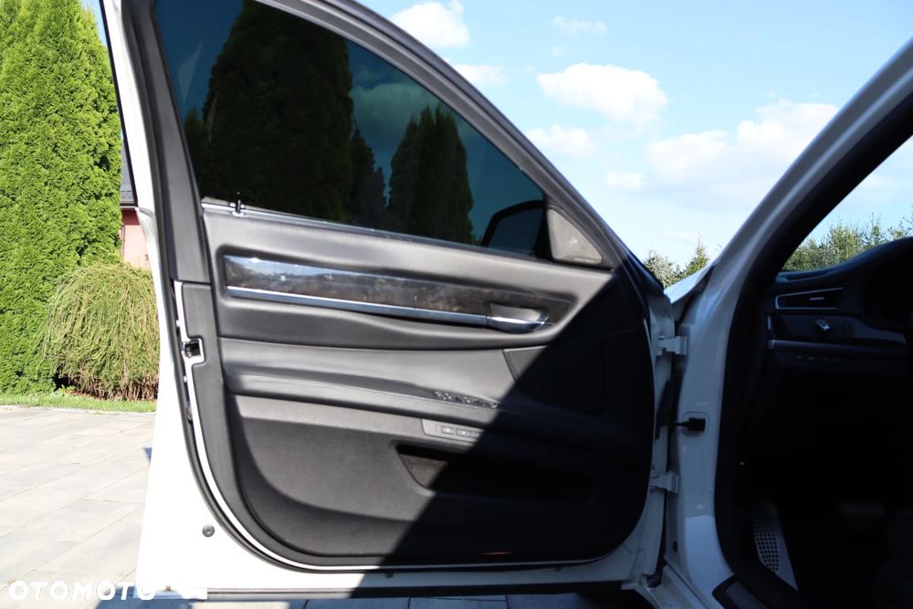 BMW Seria 7 750i - 15