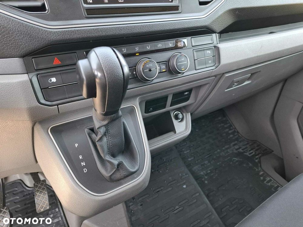 Volkswagen FURGON 3.640 35 100 kW AUTOMAT 1-G - 15